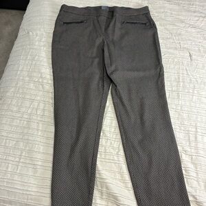 Women’s van heusen pull-on stretchy pants. Taupe with black pattern. Size 18.